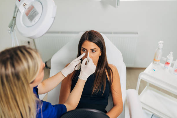 Une déviation nasale désigne un déplacement du septum. Ce cartilage sépare les deux narines. Ensuite, cette déviation peut gêner